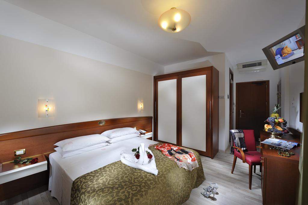 Hotel Eden بيبيوني الغرفة الصورة